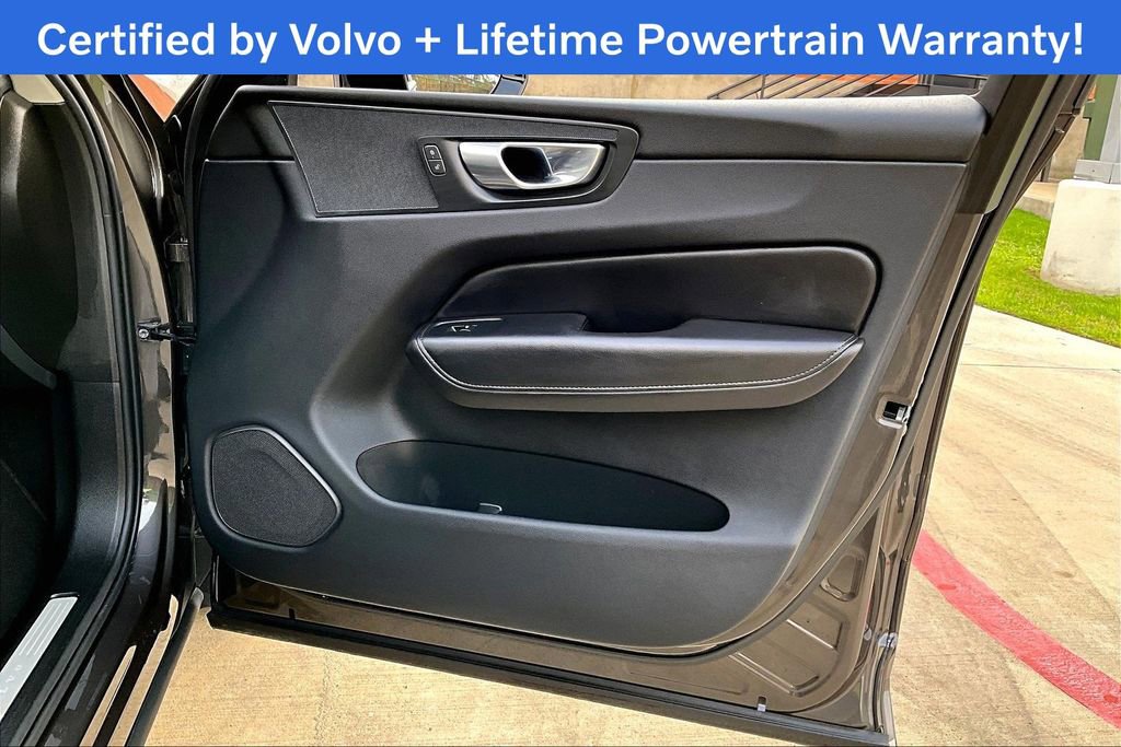 Used 2025 Volvo XC60 B5 Core image 25