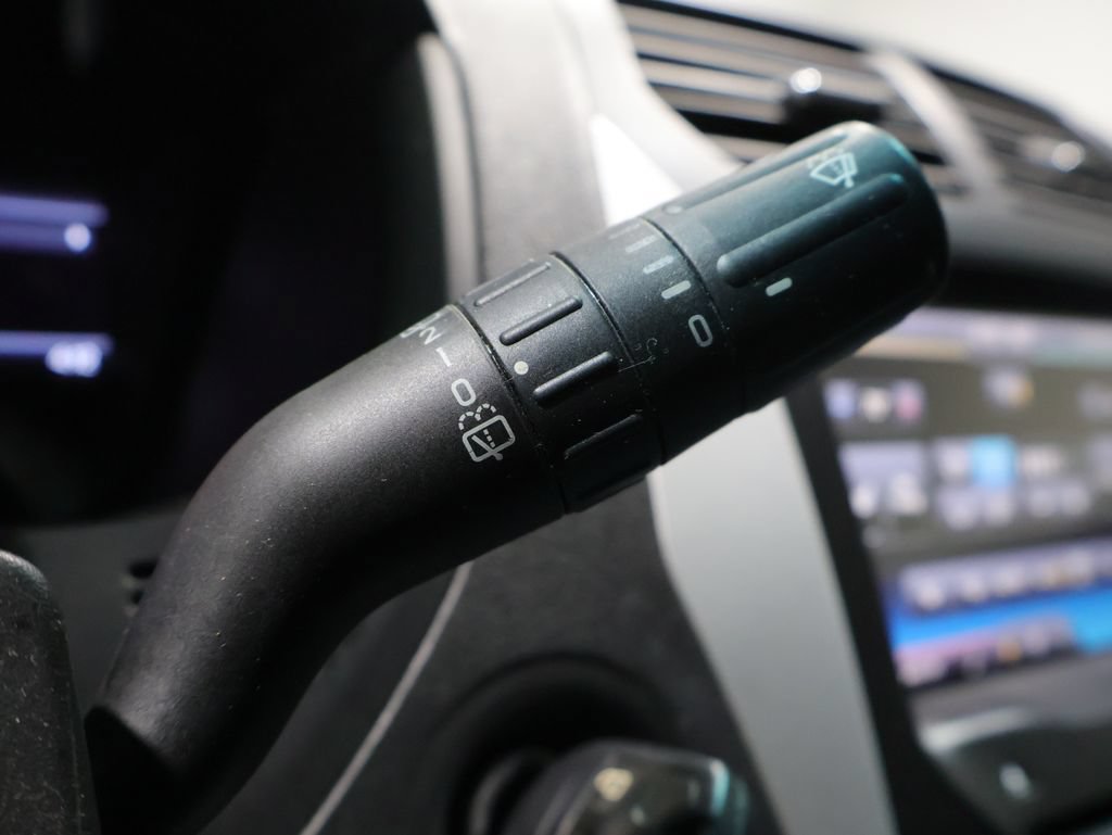 Used 2015 Ford Explorer XLT w/ Equipment Group 202A FWD image 33
