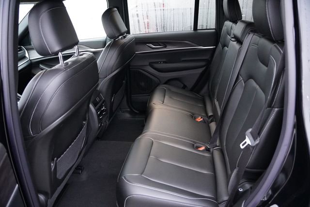 New 2025 Jeep Grand Cherokee Limited w/ Black Appearance Package image 11