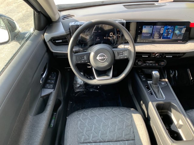 Used 2026 Nissan Kicks SV w/ Interior Electronics Package AWD/4WD image 16