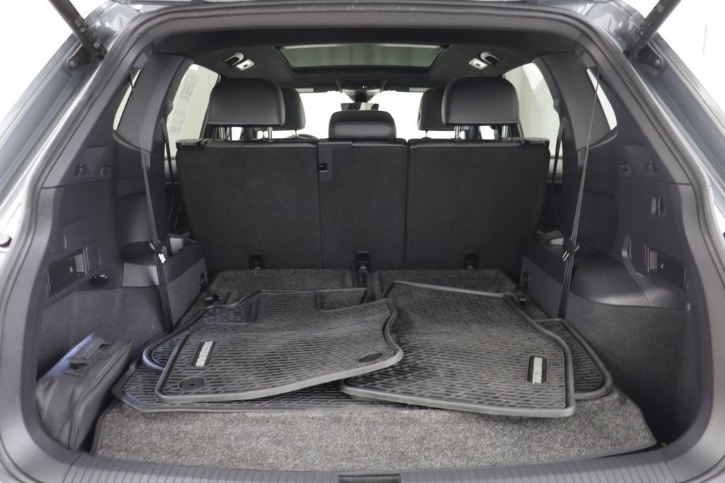 Certified 2023 Volkswagen Tiguan SE R-Line FWD image 17