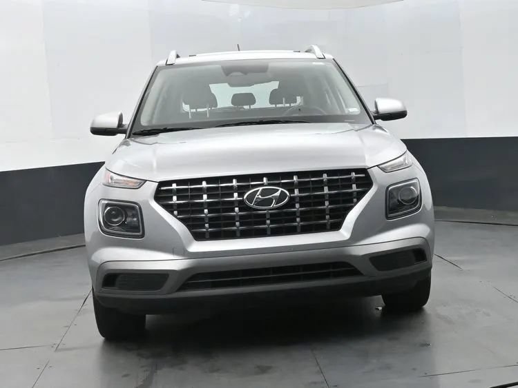 Used 2025 Hyundai Venue SEL FWD image 3