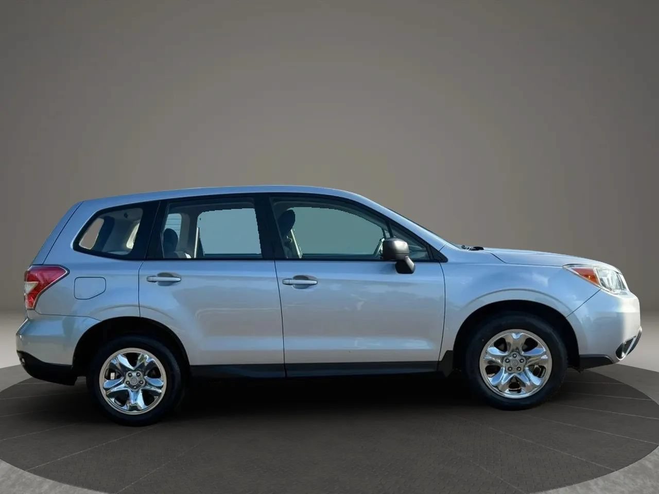Used 2015 Subaru Forester 2.5i AWD/4WD image 3