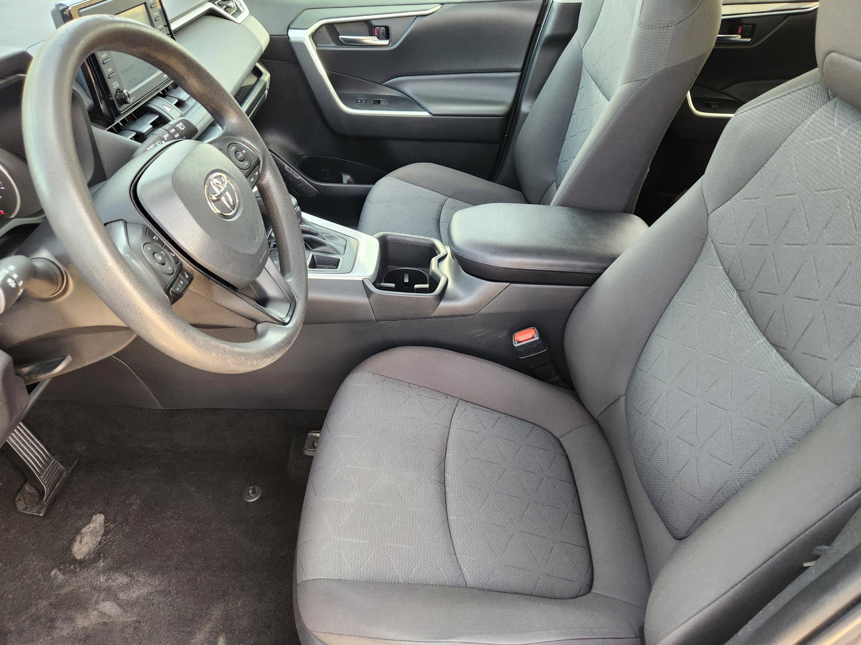 Used 2022 Toyota RAV4 XLE AWD/4WD image 13