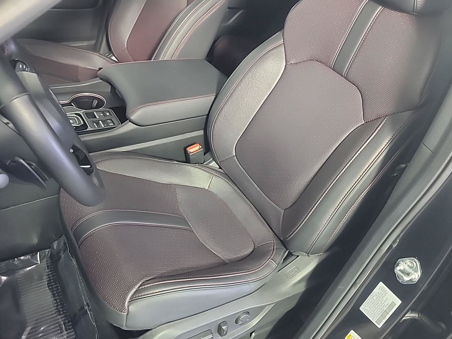 Certified 2025 Honda Pilot Black Edition image 19