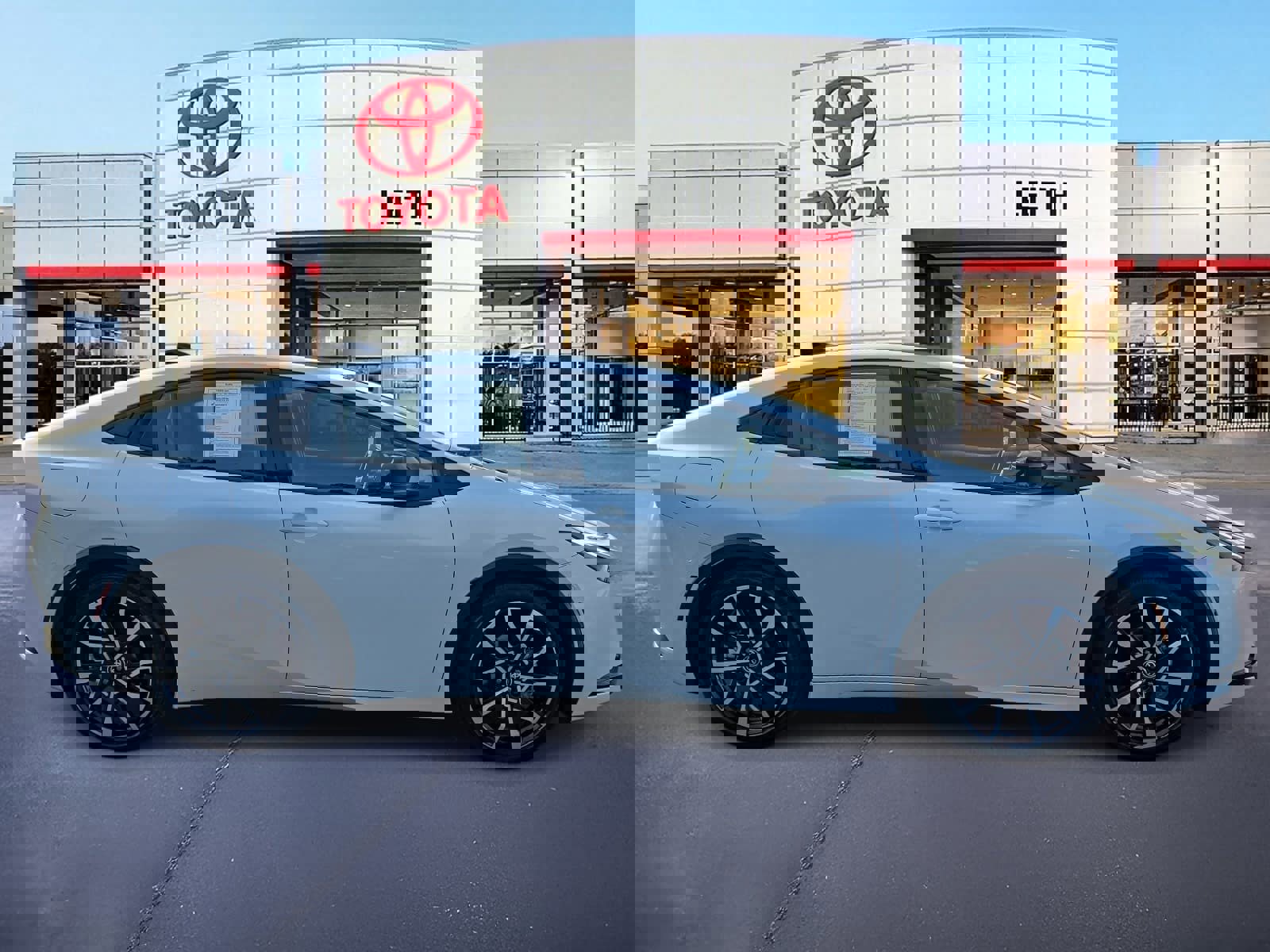 Used 2024 Toyota Prius Prime Premium image 4