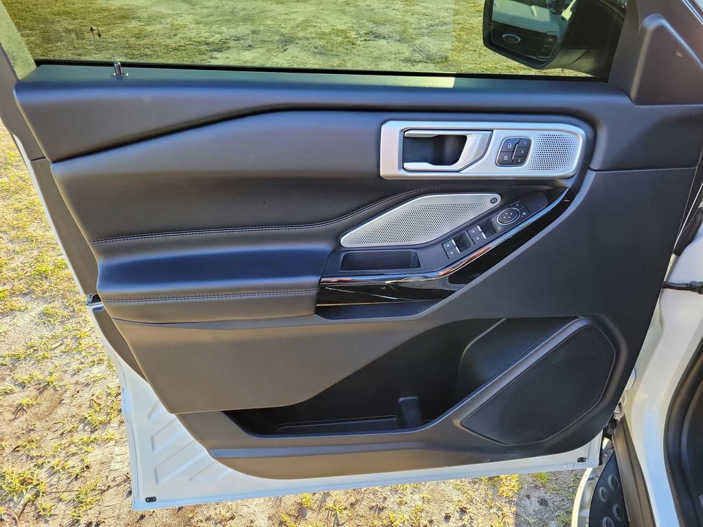 Used 2022 Ford Explorer Platinum w/ Equipment Group 601A image 12