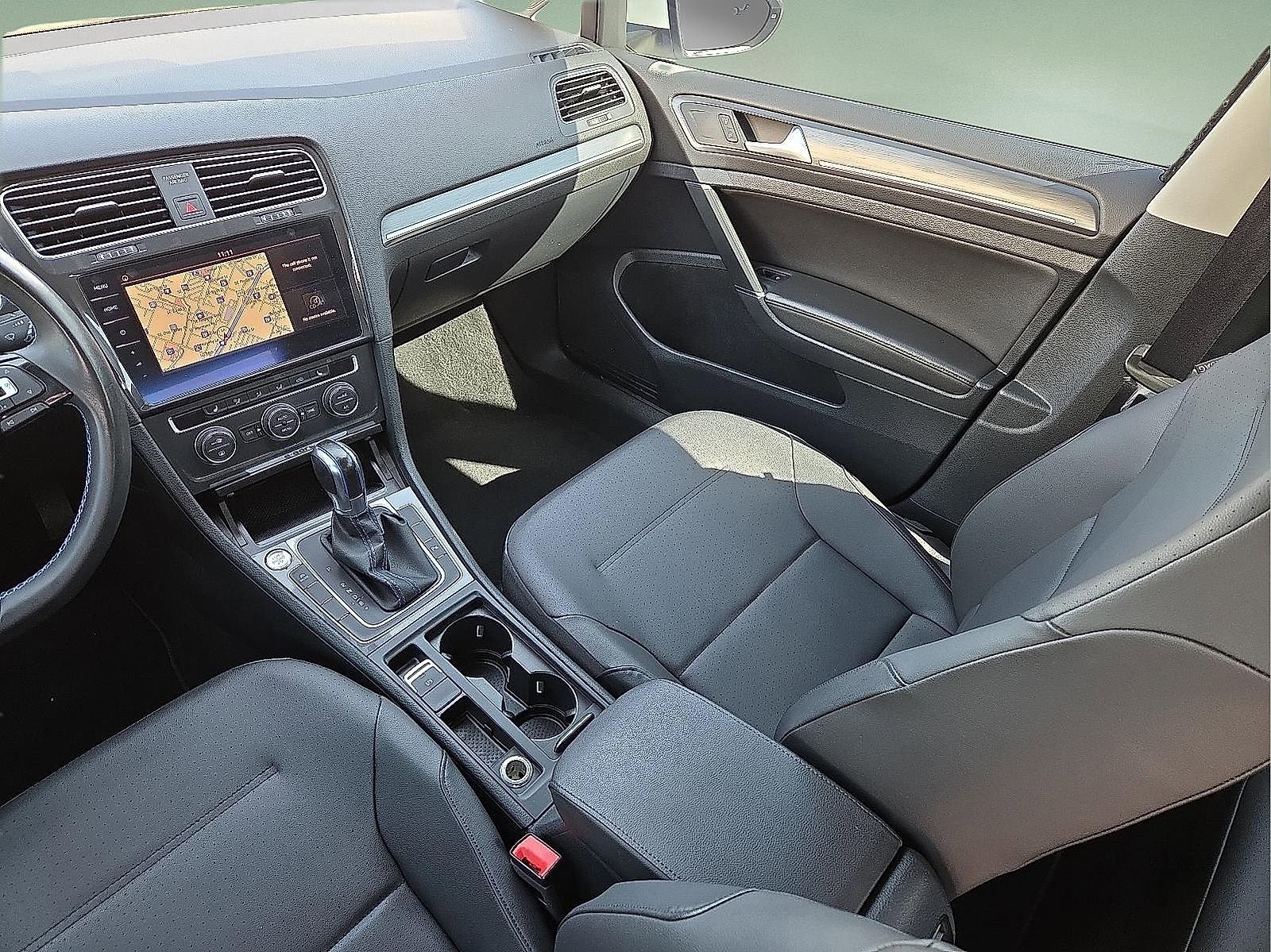 Used 2018 Volkswagen e-Golf SEL Premium image 12