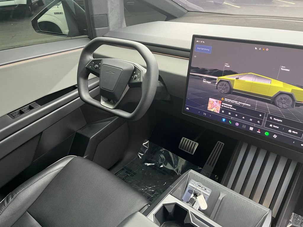 Used 2024 Tesla Cybertruck AWD Crew Cab image 23