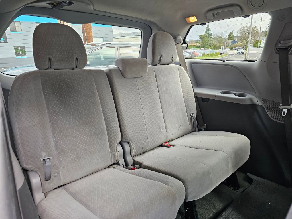 Used 2017 Toyota Sienna LE FWD image 12