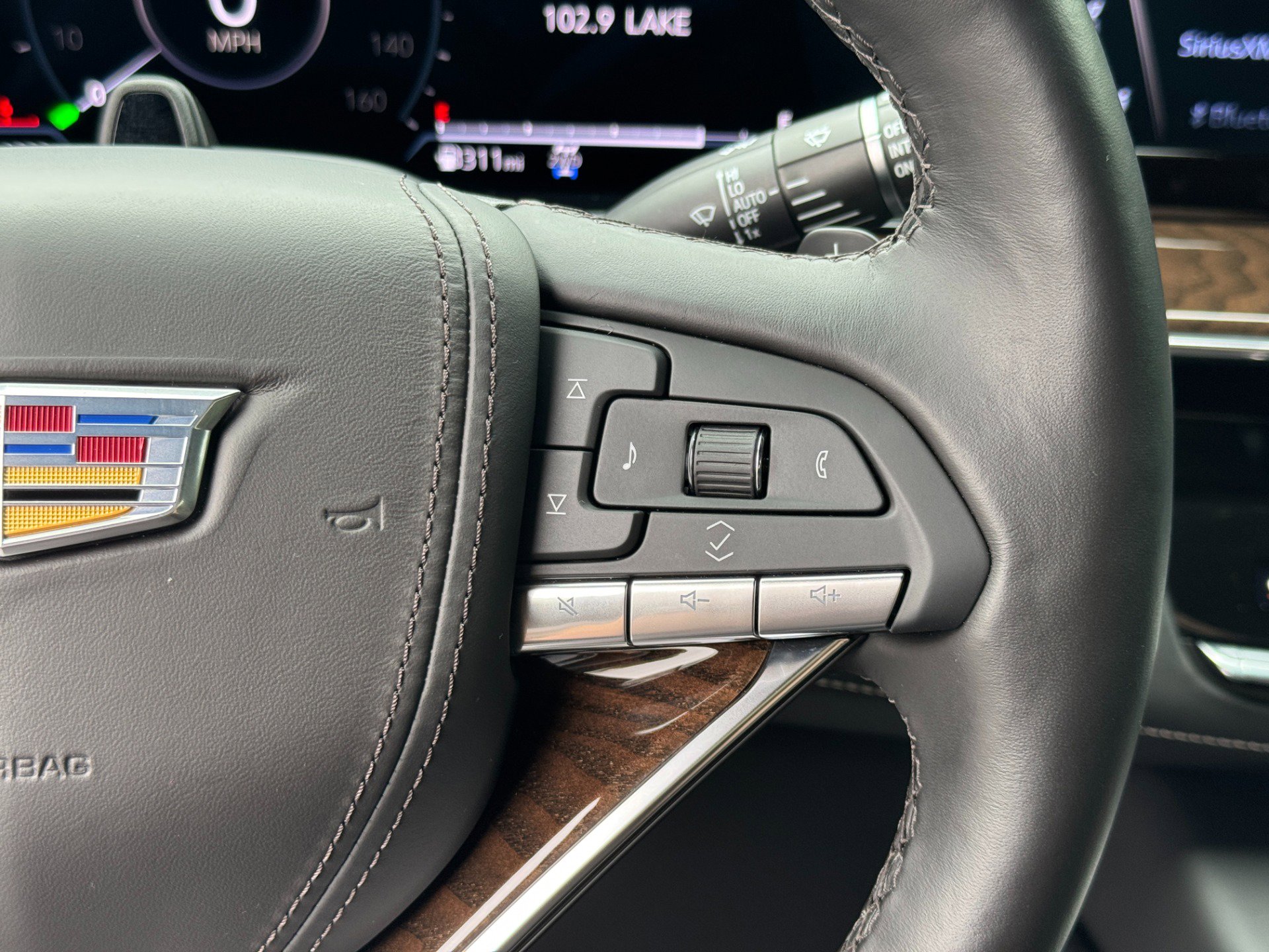 Used 2024 Cadillac Escalade ESV Sport Platinum w/ LPO, ONYX Package image 31