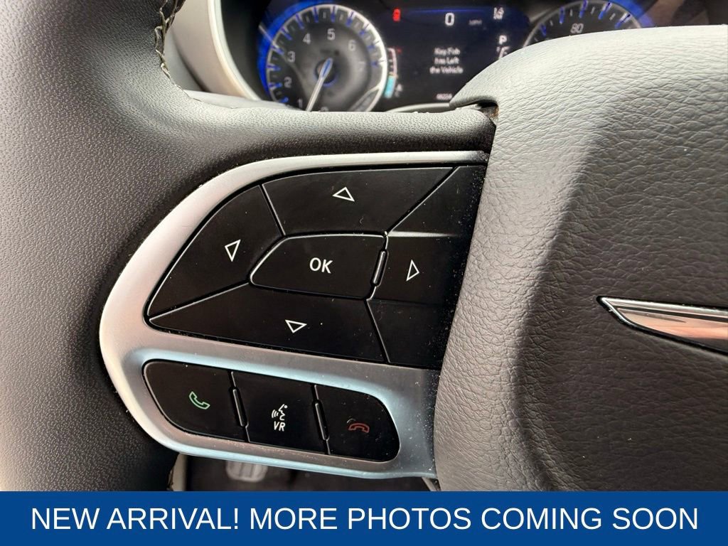 Used 2024 Chrysler Pacifica Touring-L image 16