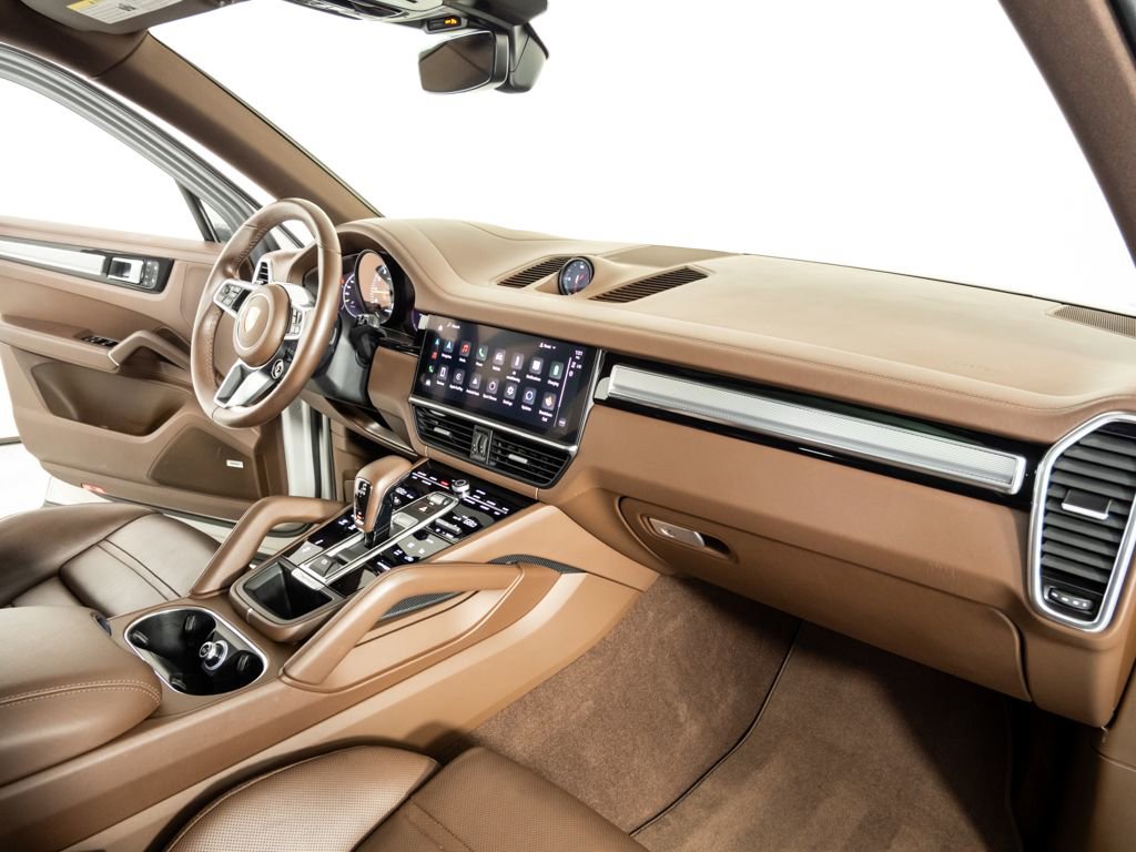 Certified 2023 Porsche Cayenne Platinum Edition image 25