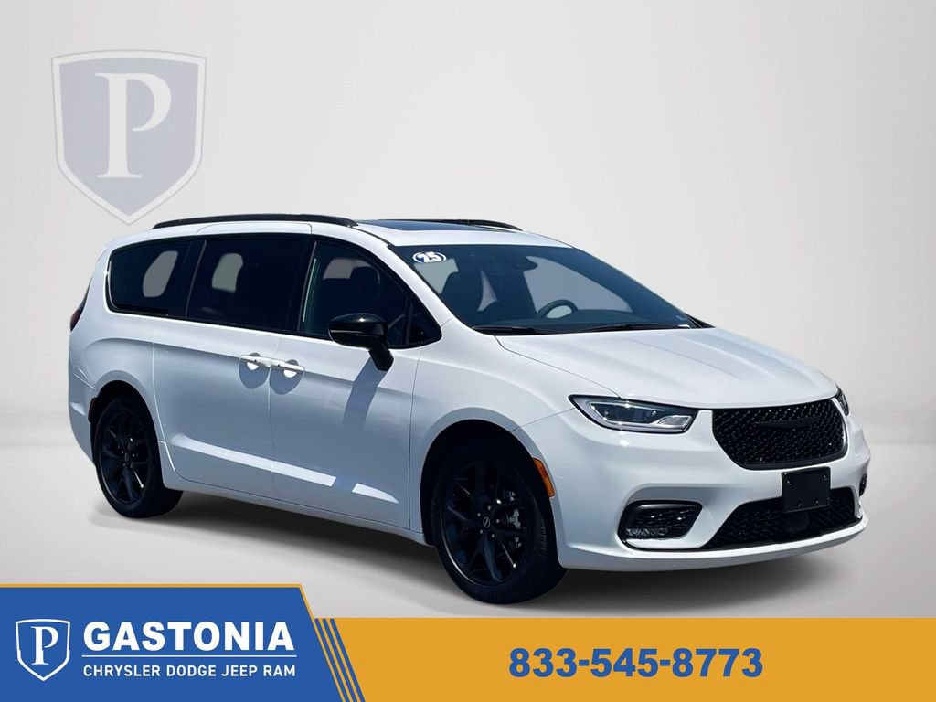 Used 2025 Chrysler Pacifica Limited