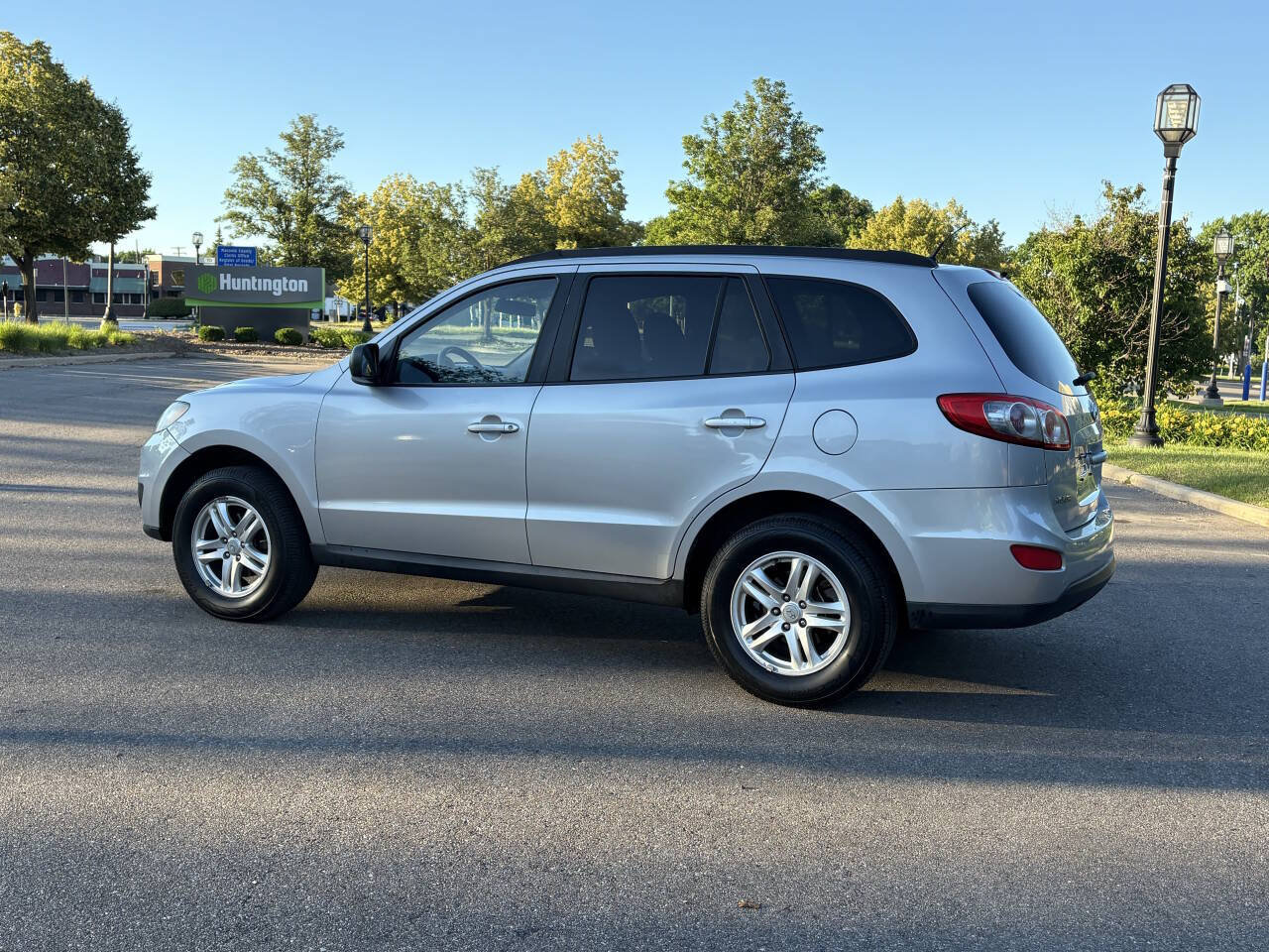 Used 2010 Hyundai Santa Fe GLS AWD/4WD image 16