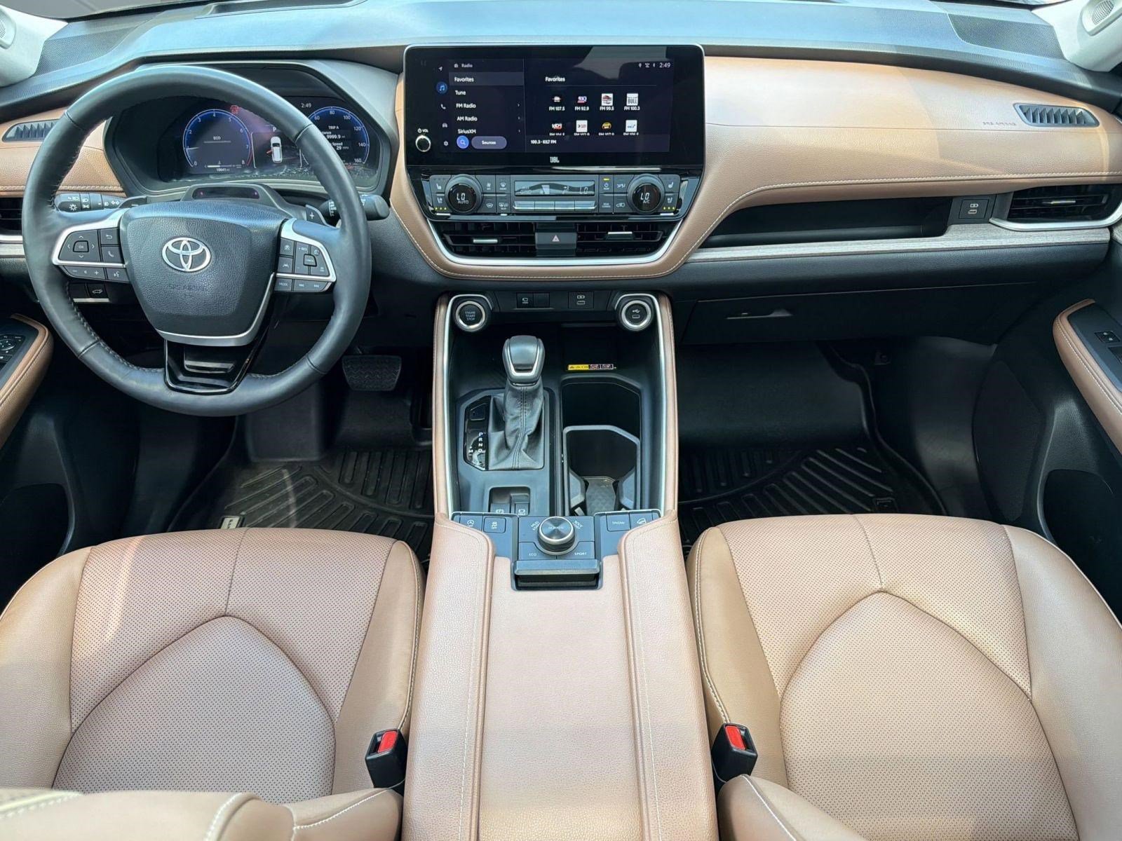 Used 2025 Toyota Grand Highlander AWD image 15