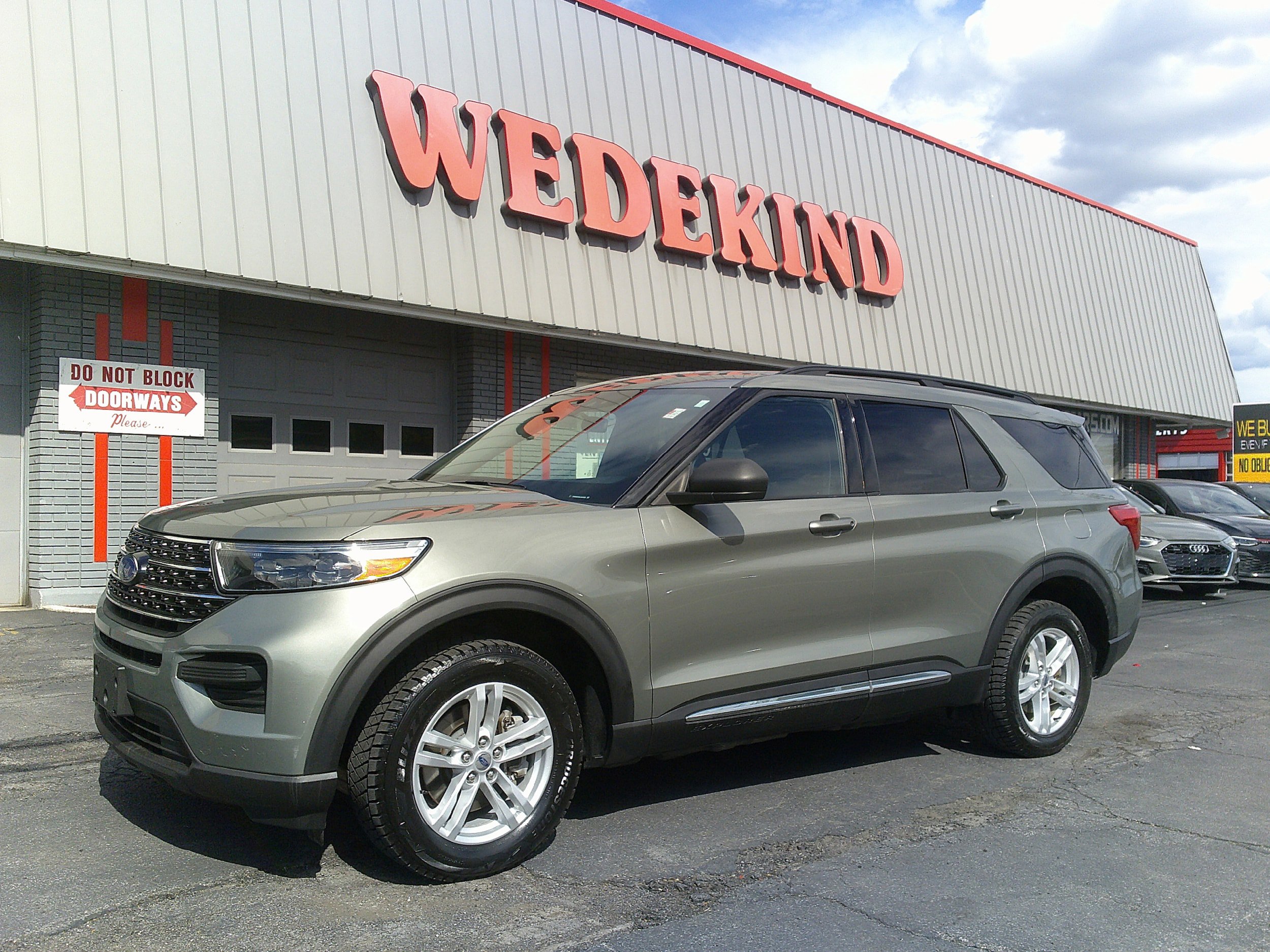 Used 2020 Ford Explorer XLT w/ Comfort Package AWD/4WD image 1
