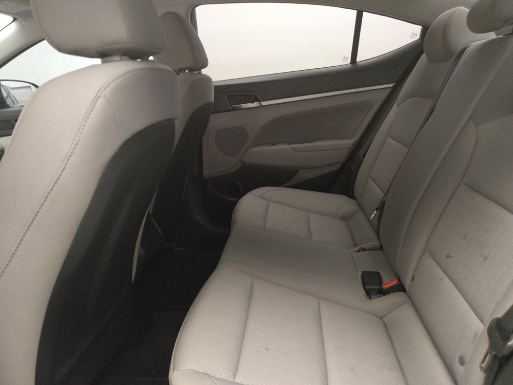 Used 2017 Hyundai Elantra SE image 18