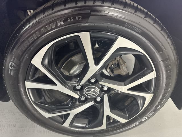 Used 2018 Toyota C-HR XLE FWD image 5