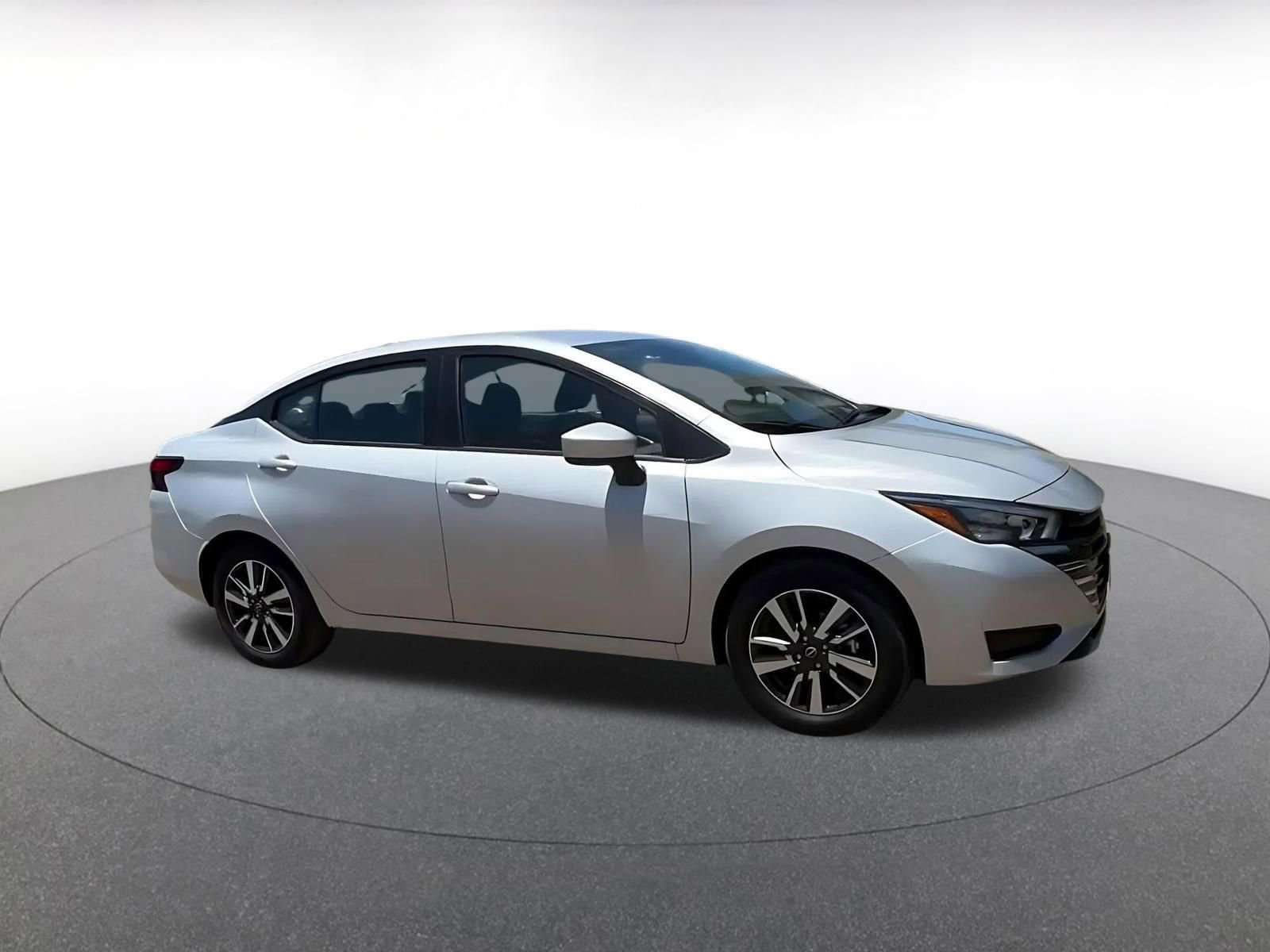 Used 2025 Nissan Versa SV FWD image 2