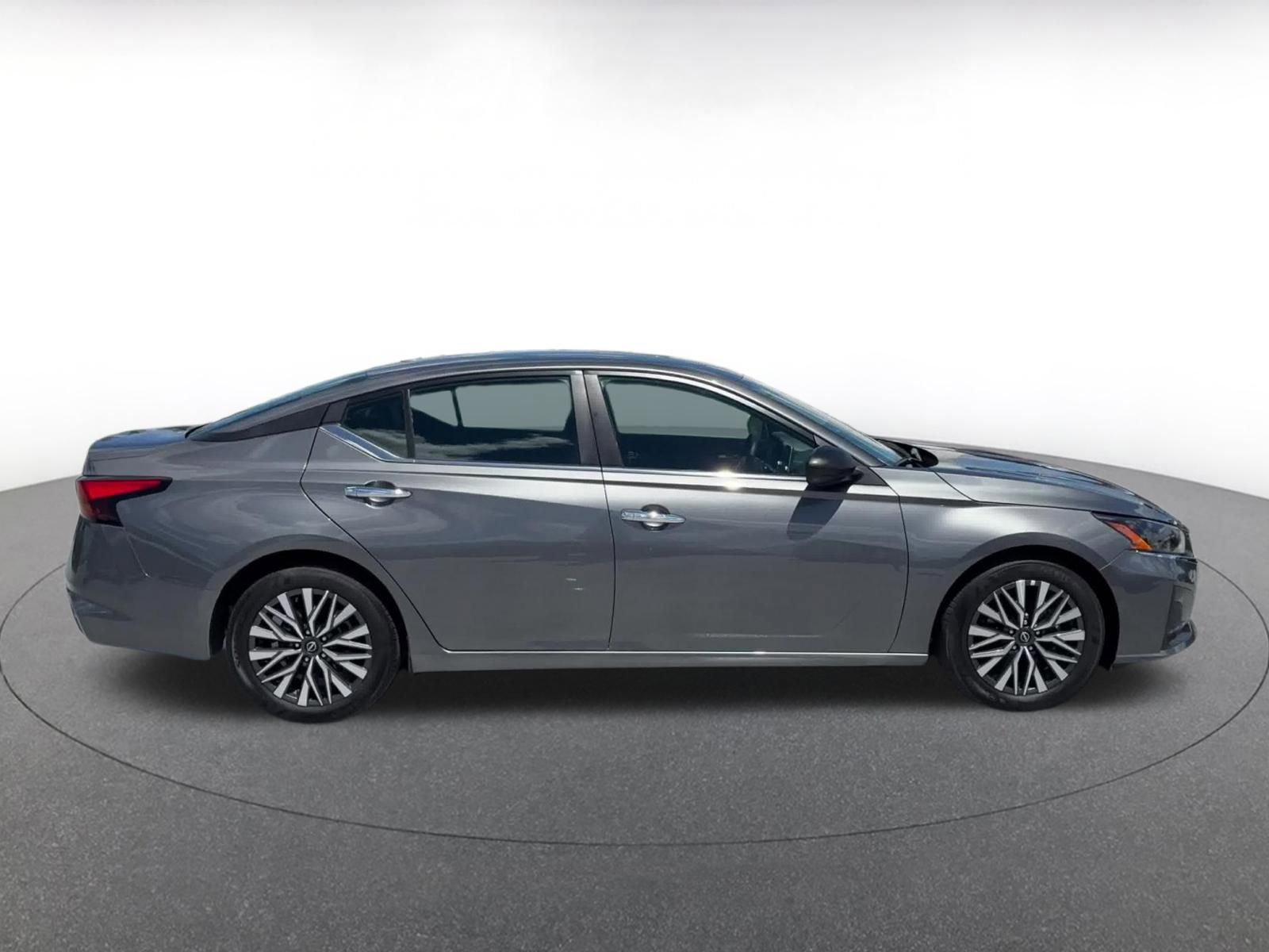 Used 2025 Nissan Altima 2.5 SV FWD image 16