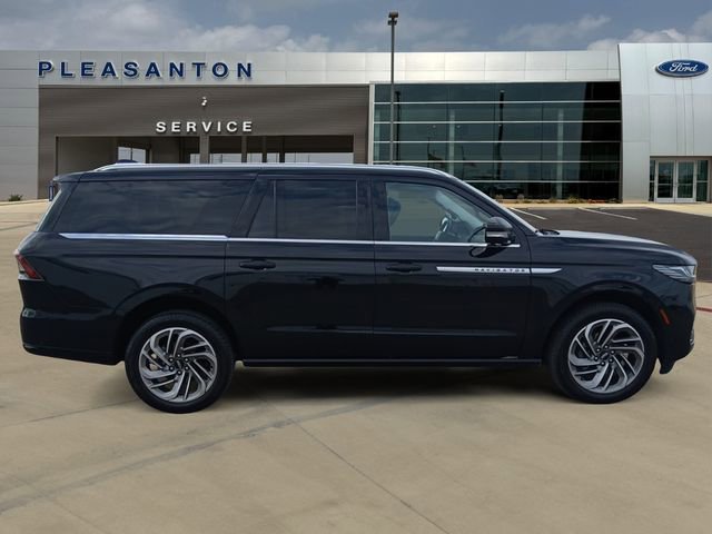 Used 2025 Lincoln Navigator L Reserve image 6