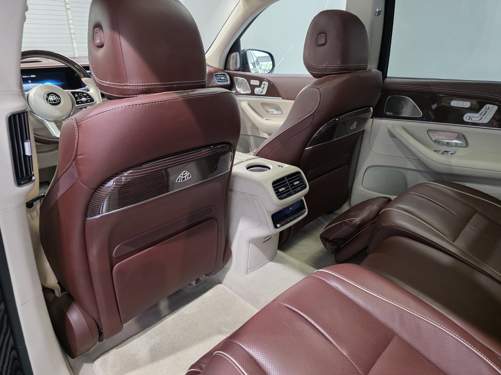 Used 2023 Mercedes-Benz Maybach GLS 600 4MATIC image 12