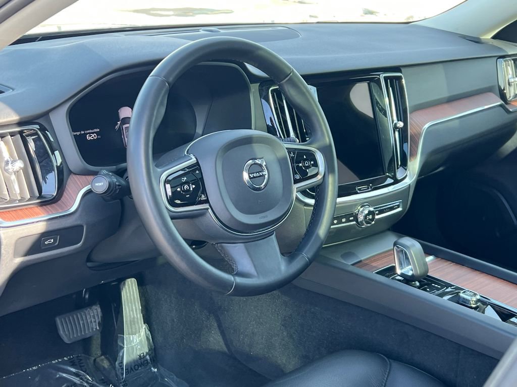 Used 2024 Volvo V60 B5 Cross Country Plus image 21