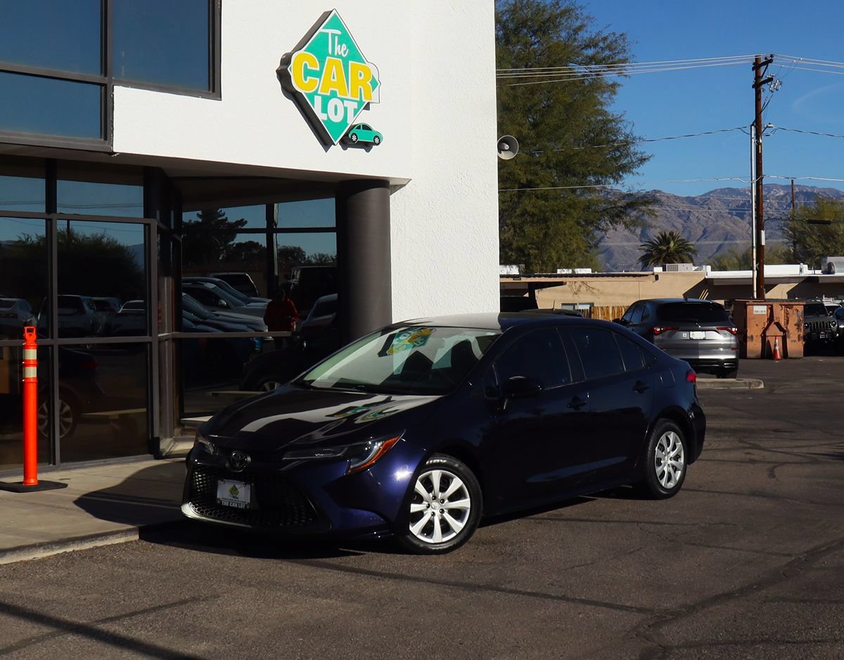 Used 2022 Toyota Corolla LE FWD image 2