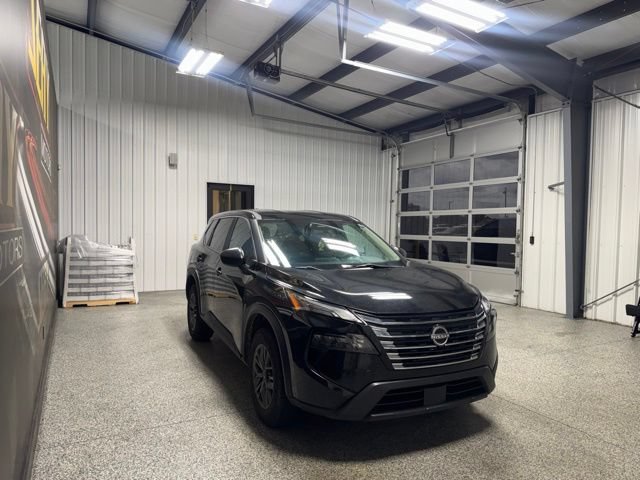 Used 2024 Nissan Rogue S AWD/4WD image 15