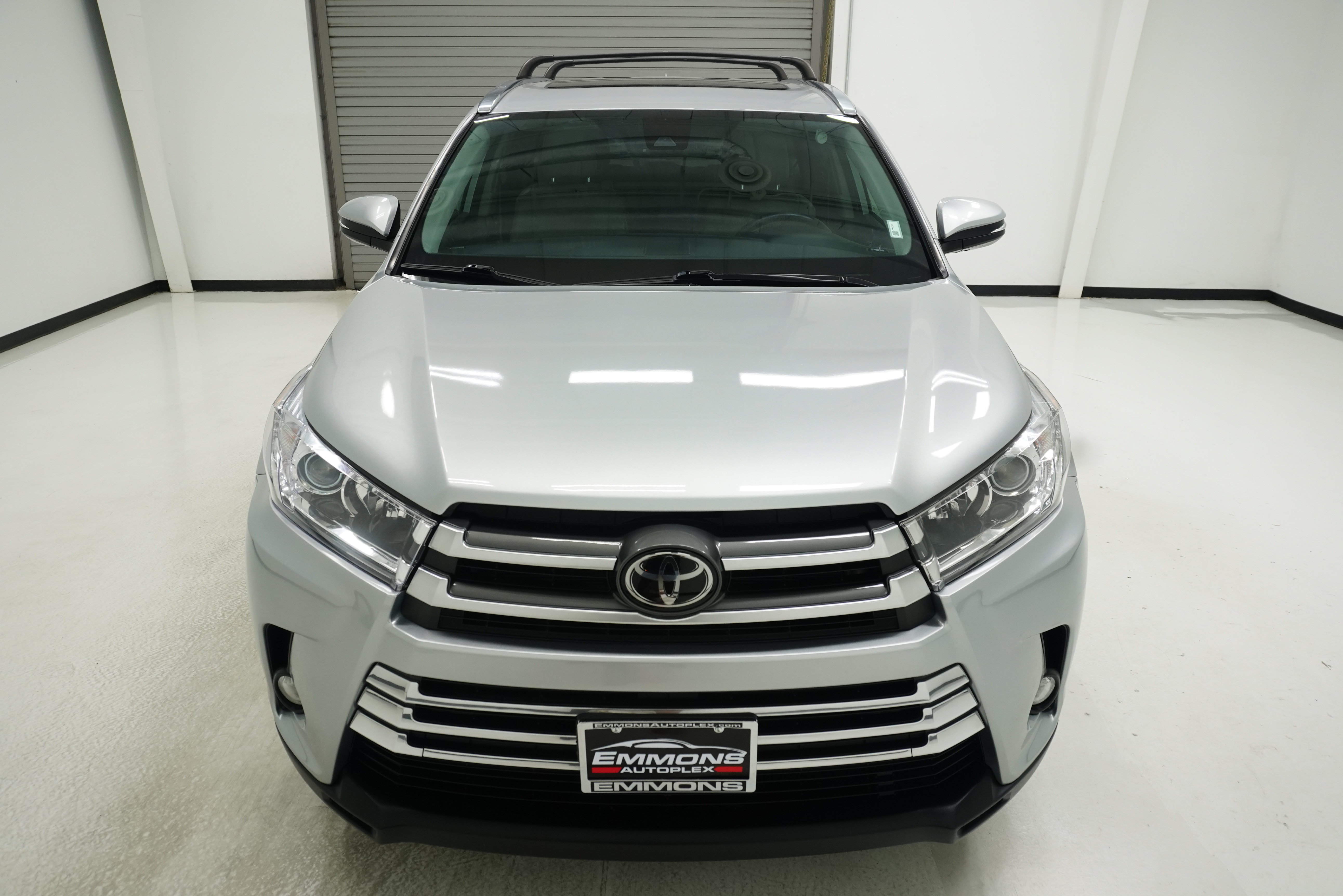 Used 2018 Toyota Highlander Limited FWD image 2