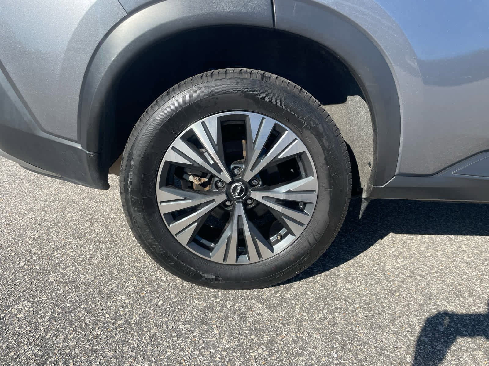 Used 2023 Nissan Rogue SV image 32