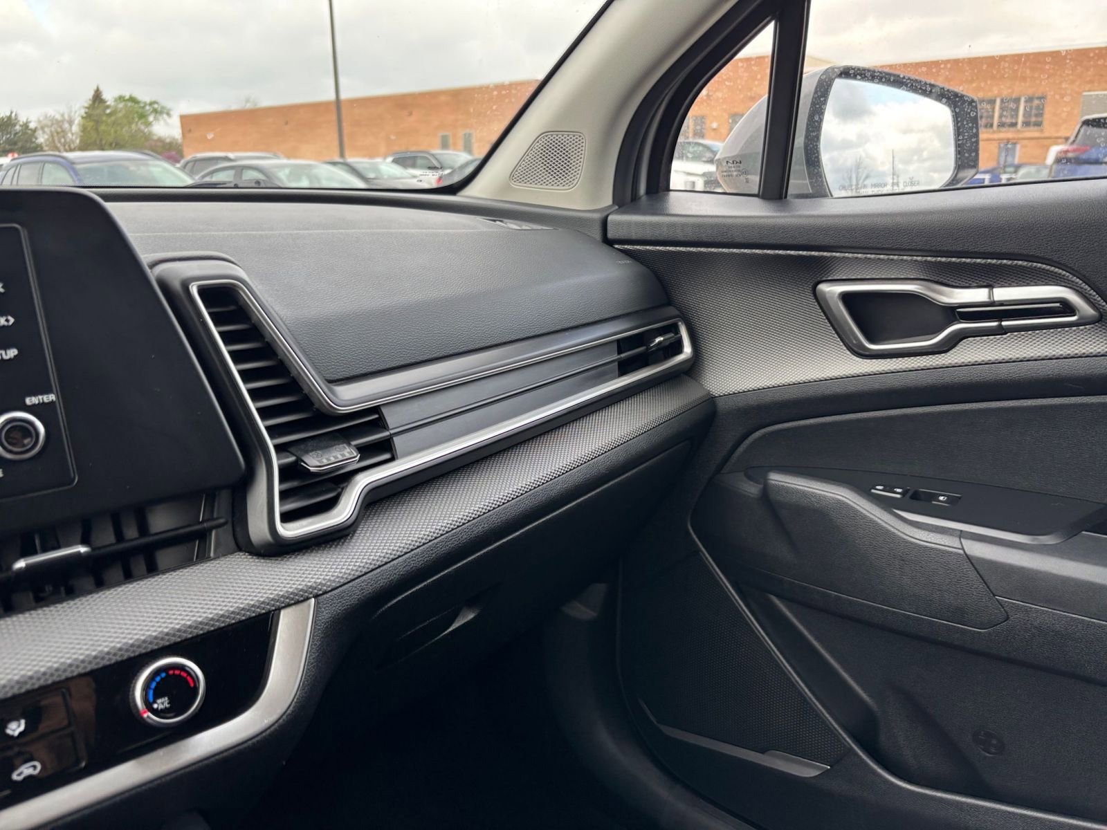 Used 2024 Kia Sportage LX image 34