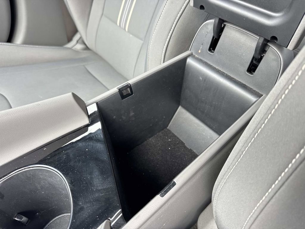 Used 2025 Hyundai Elantra SEL image 50