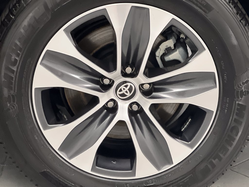 Used 2025 Toyota Highlander XLE FWD image 82