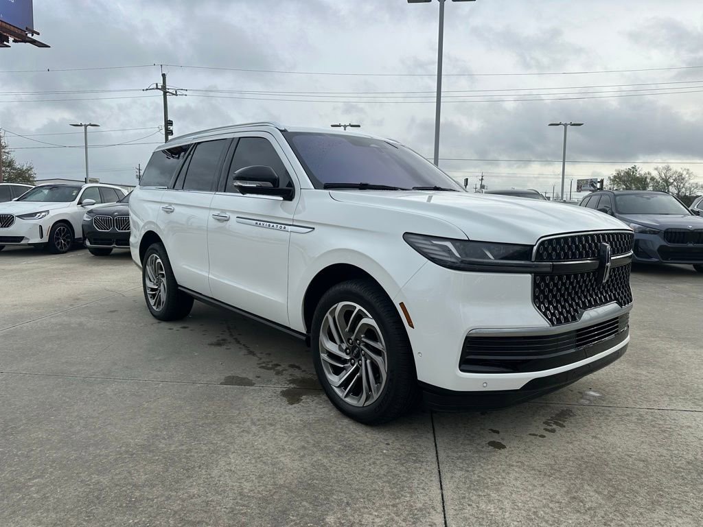Used 2025 Lincoln Navigator Reserve image 5