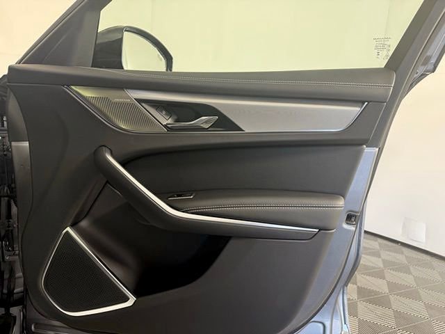 Certified 2025 Jaguar F-PACE R-Dynamic S image 32