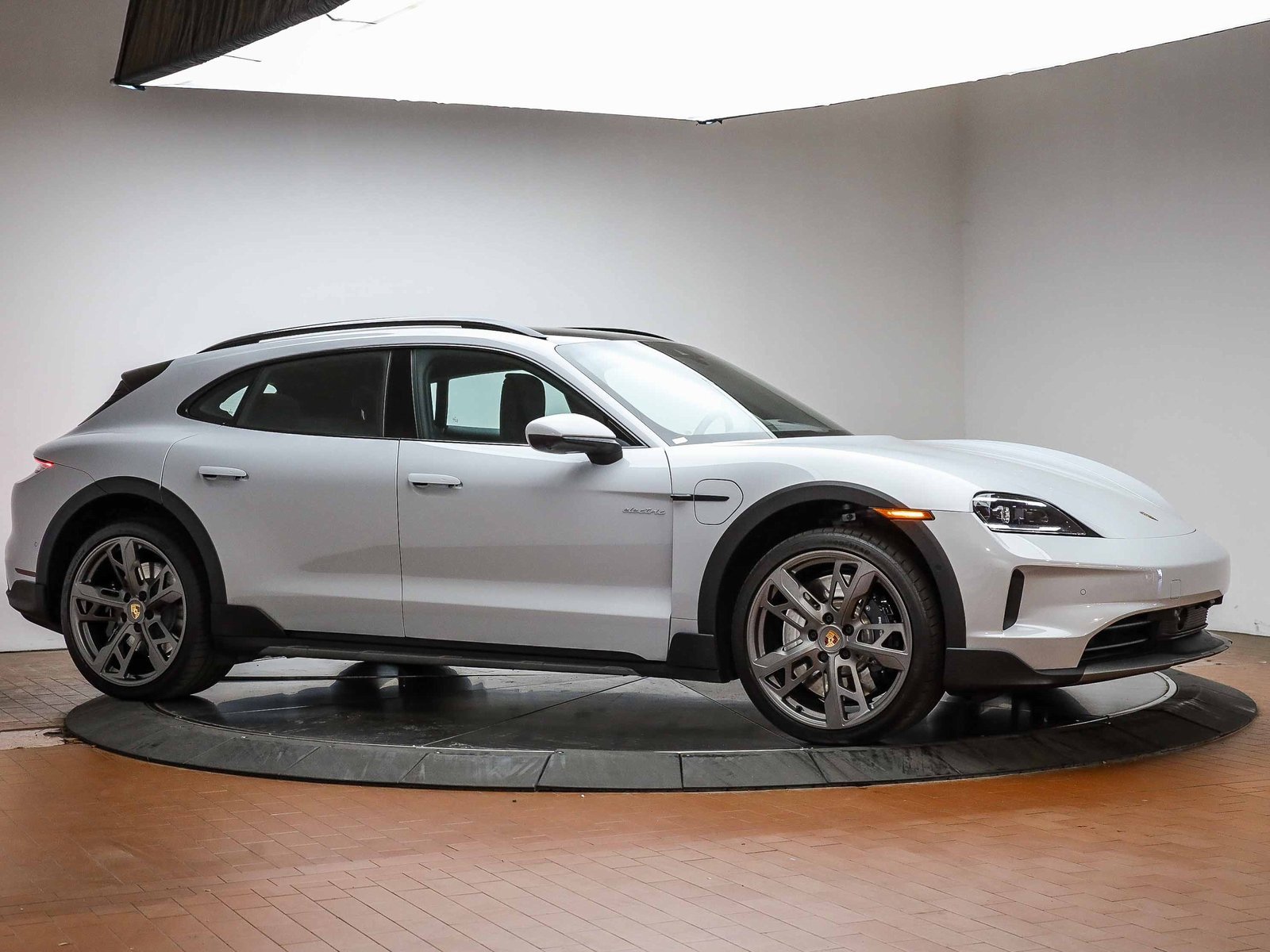 Used 2025 Porsche Taycan 4S image 8