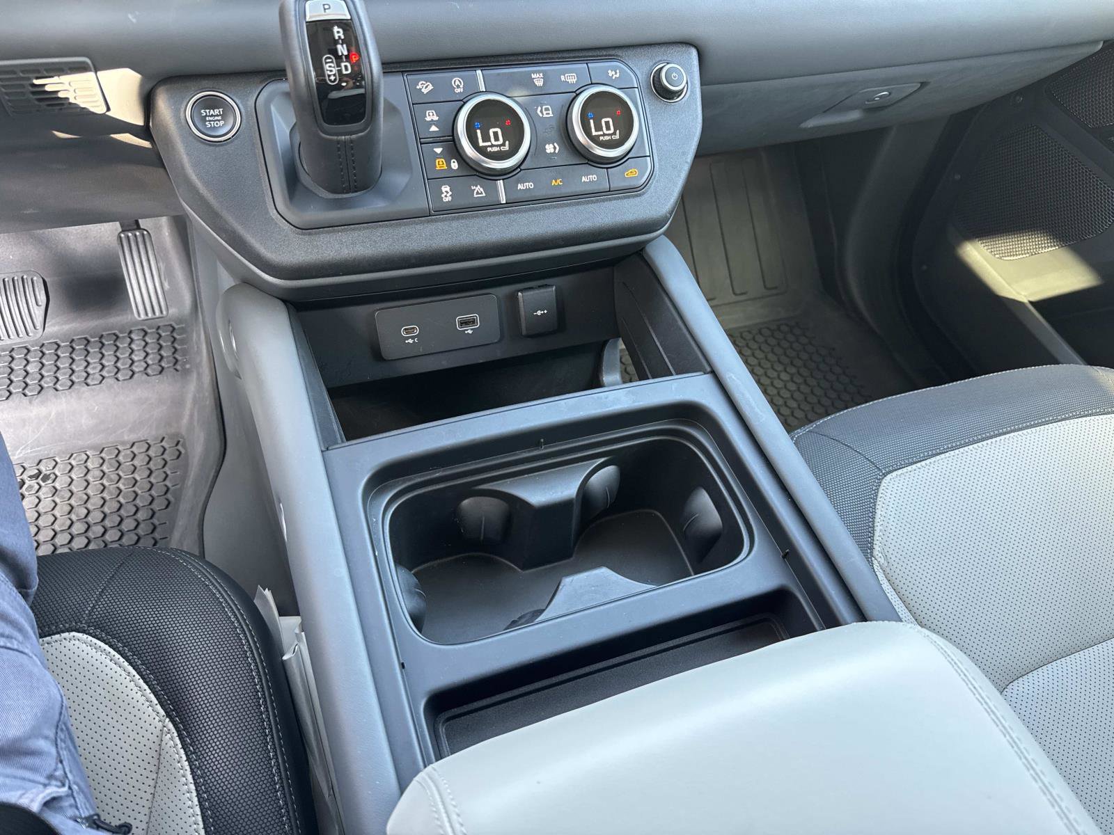 Used 2024 Land Rover Defender 110 X-Dynamic SE image 26