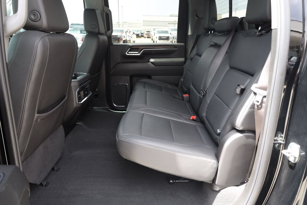 Used 2024 GMC Sierra 3500 SLT w/ SLT Premium Package AWD/4WD image 17