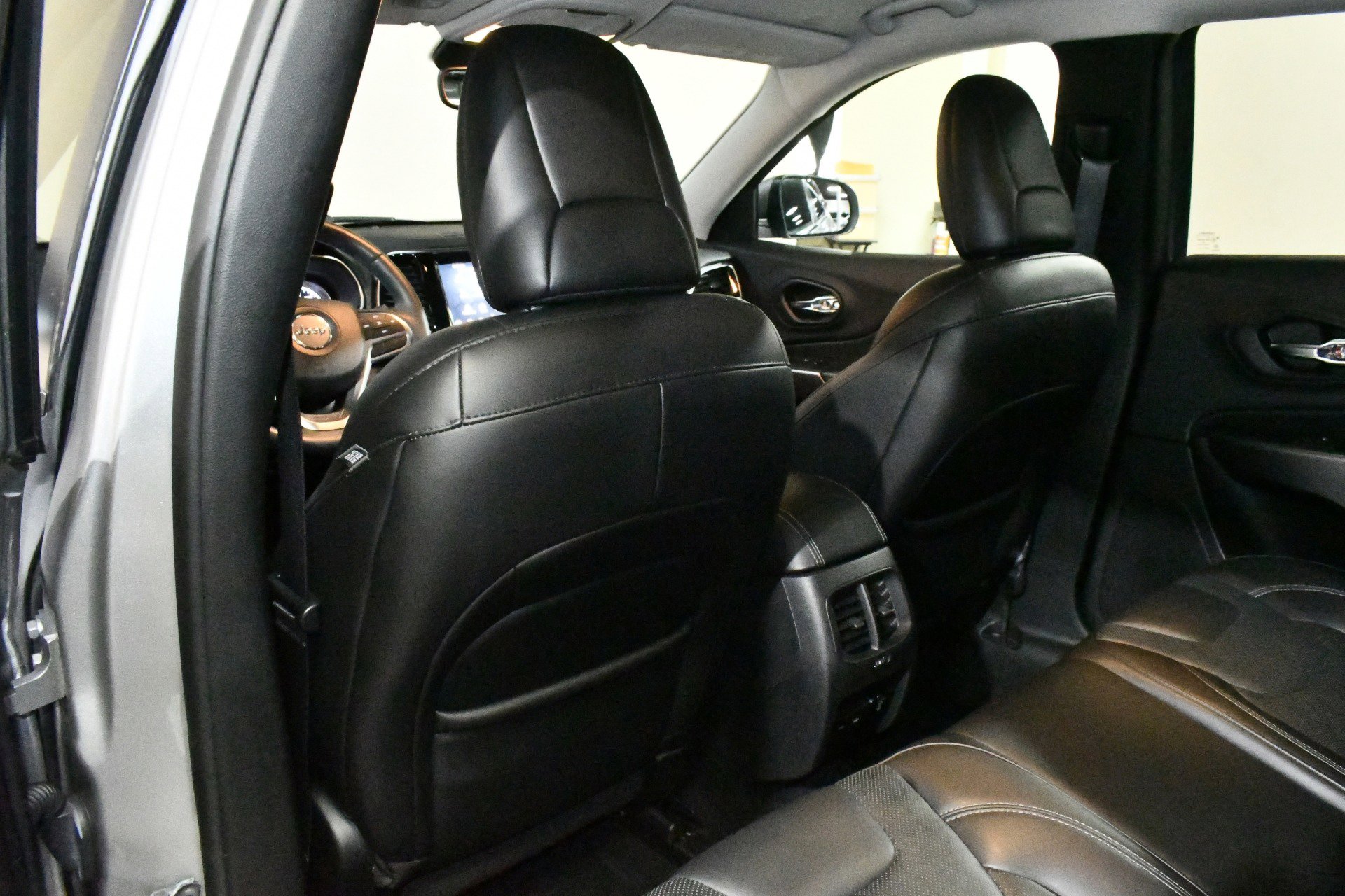 Used 2019 Jeep Cherokee Limited image 15