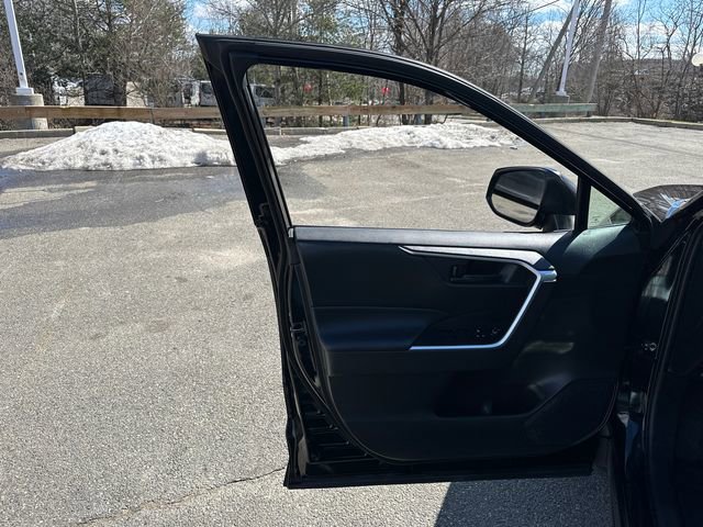 Used 2022 Toyota RAV4 LE image 28