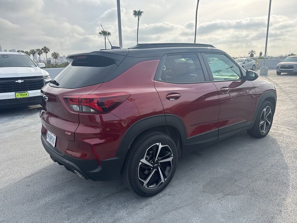 Used 2023 Chevrolet TrailBlazer RS w/ Sun and Liftgate Package FWD image 4