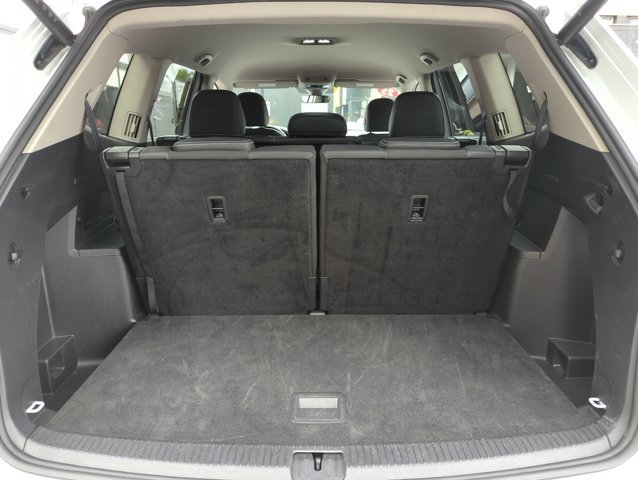 Used 2025 Volkswagen Atlas SE FWD image 28