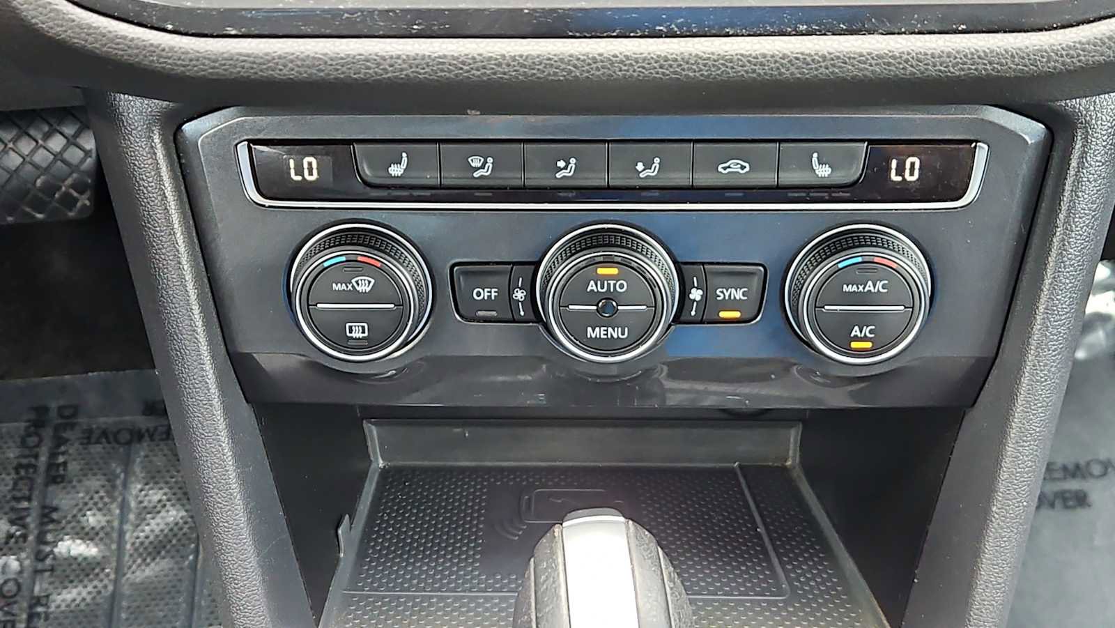 Used 2021 Volkswagen Tiguan SE w/ Panoramic Sunroof Package FWD image 17