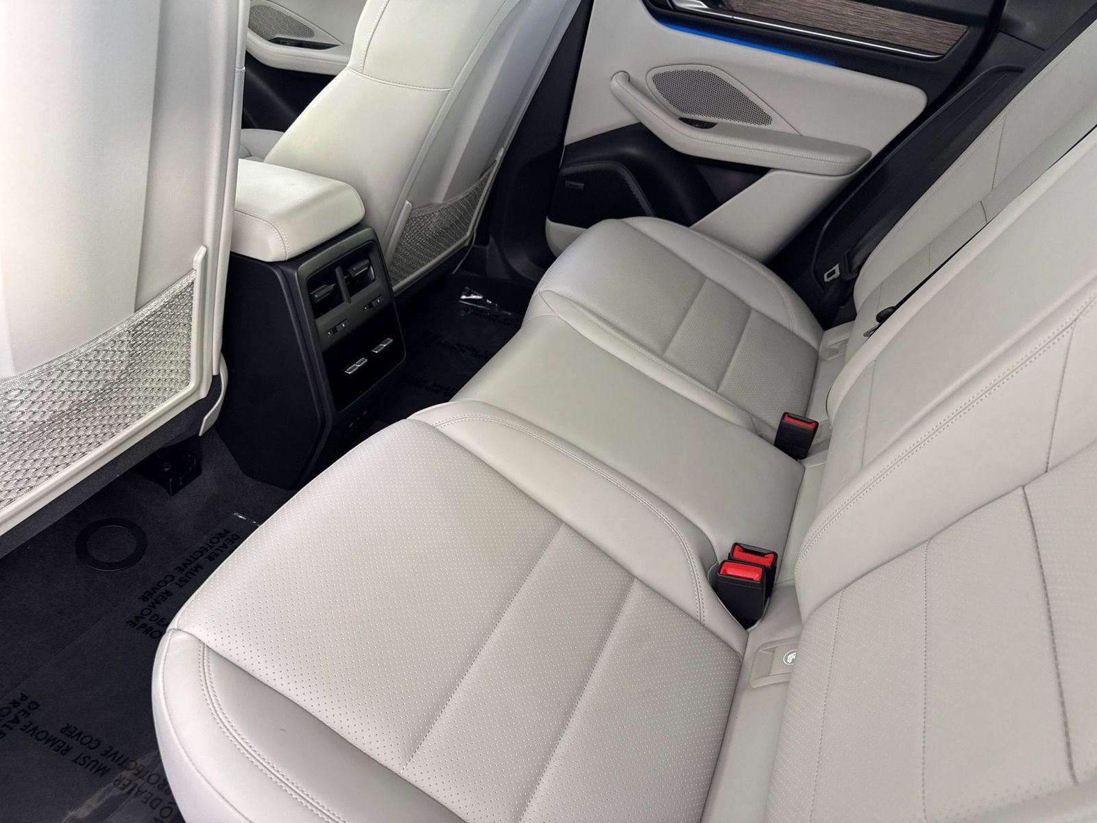 Certified 2025 Porsche Macan Electric RWD image 14