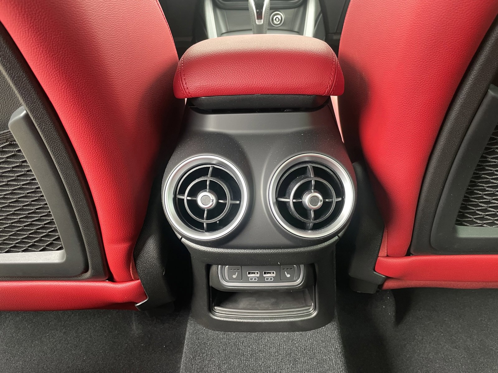 Used 2024 Alfa Romeo Stelvio Ti w/ Performance Driving Package image 29