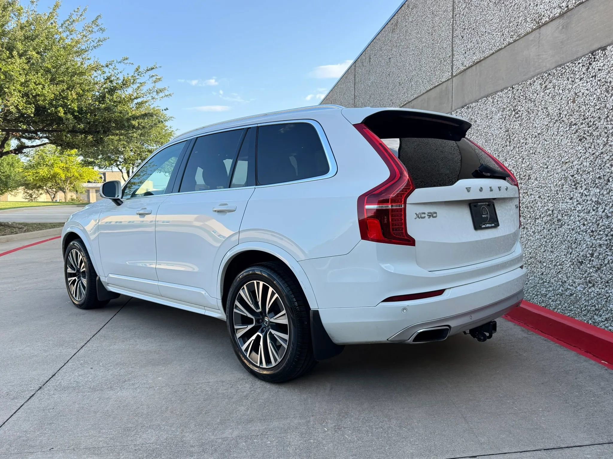 Used 2021 Volvo XC90 T5 Momentum w/ Climate Package FWD image 4