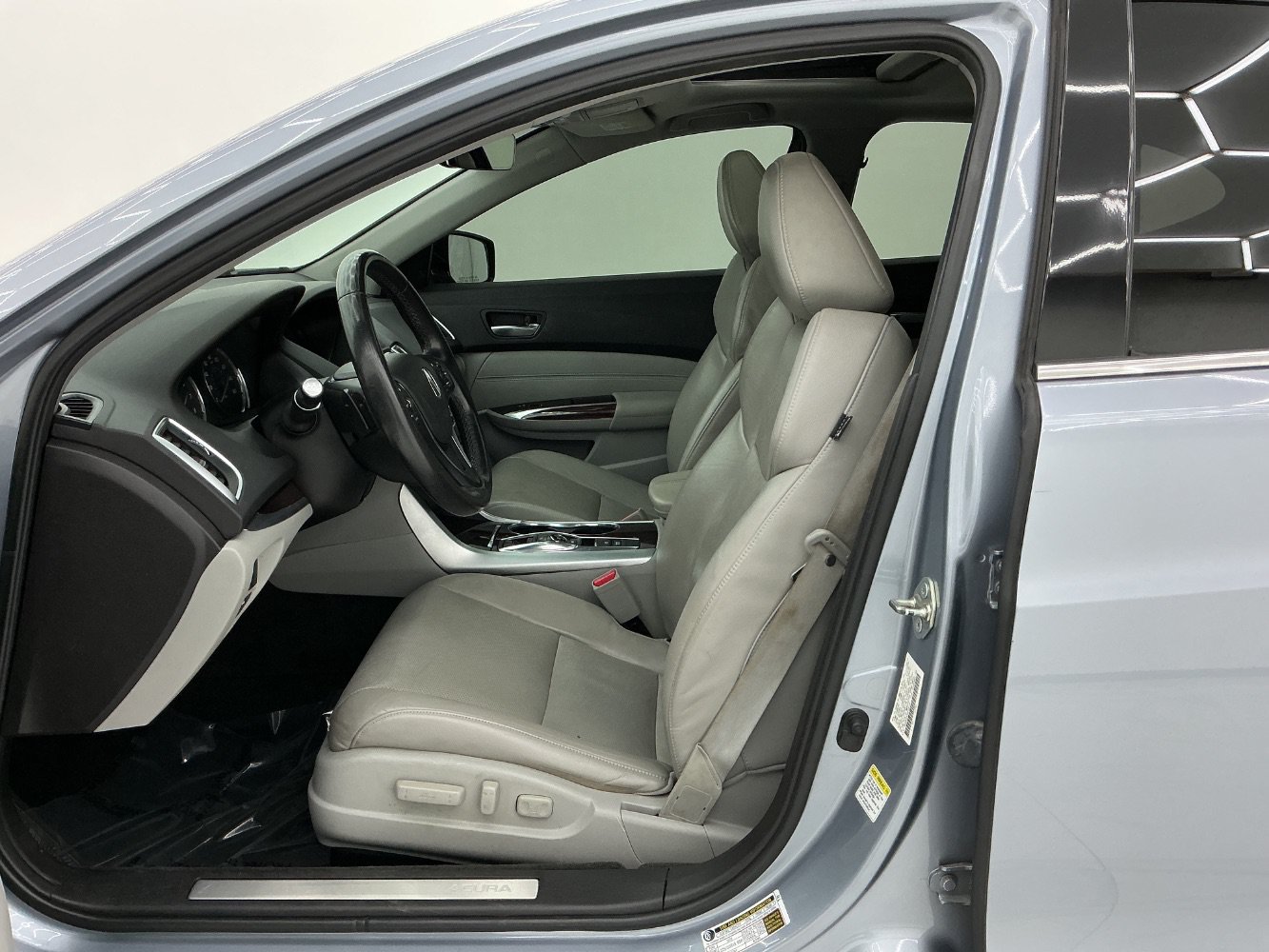 Used 2016 Acura TLX w/ Technology Package FWD image 14