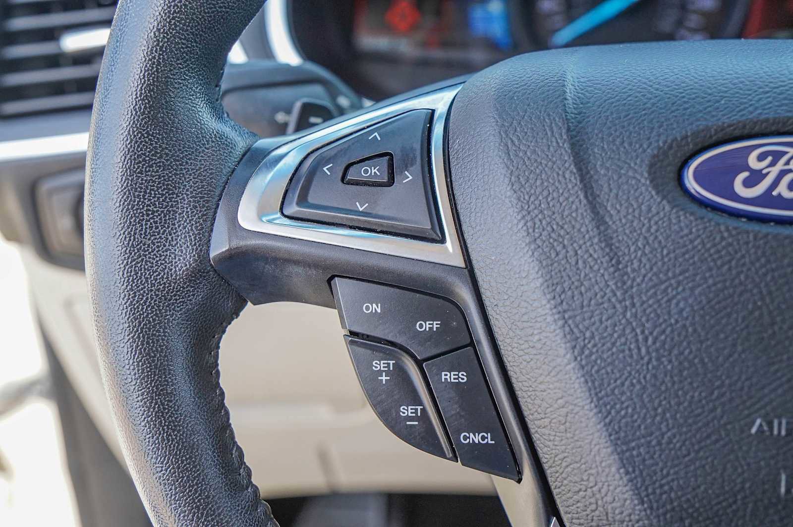 Used 2018 Ford Edge Titanium w/ Technology Package image 13